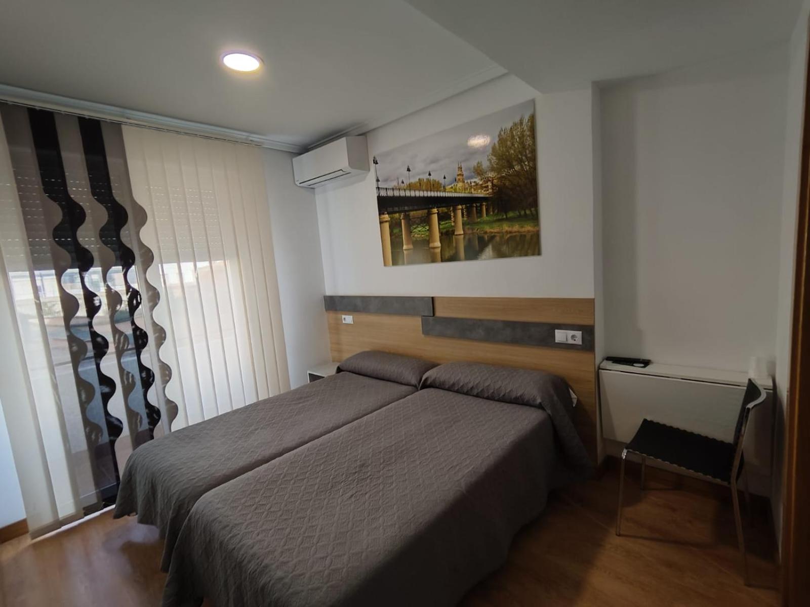 Hostal Rioja Condestable Logrono Exterior photo